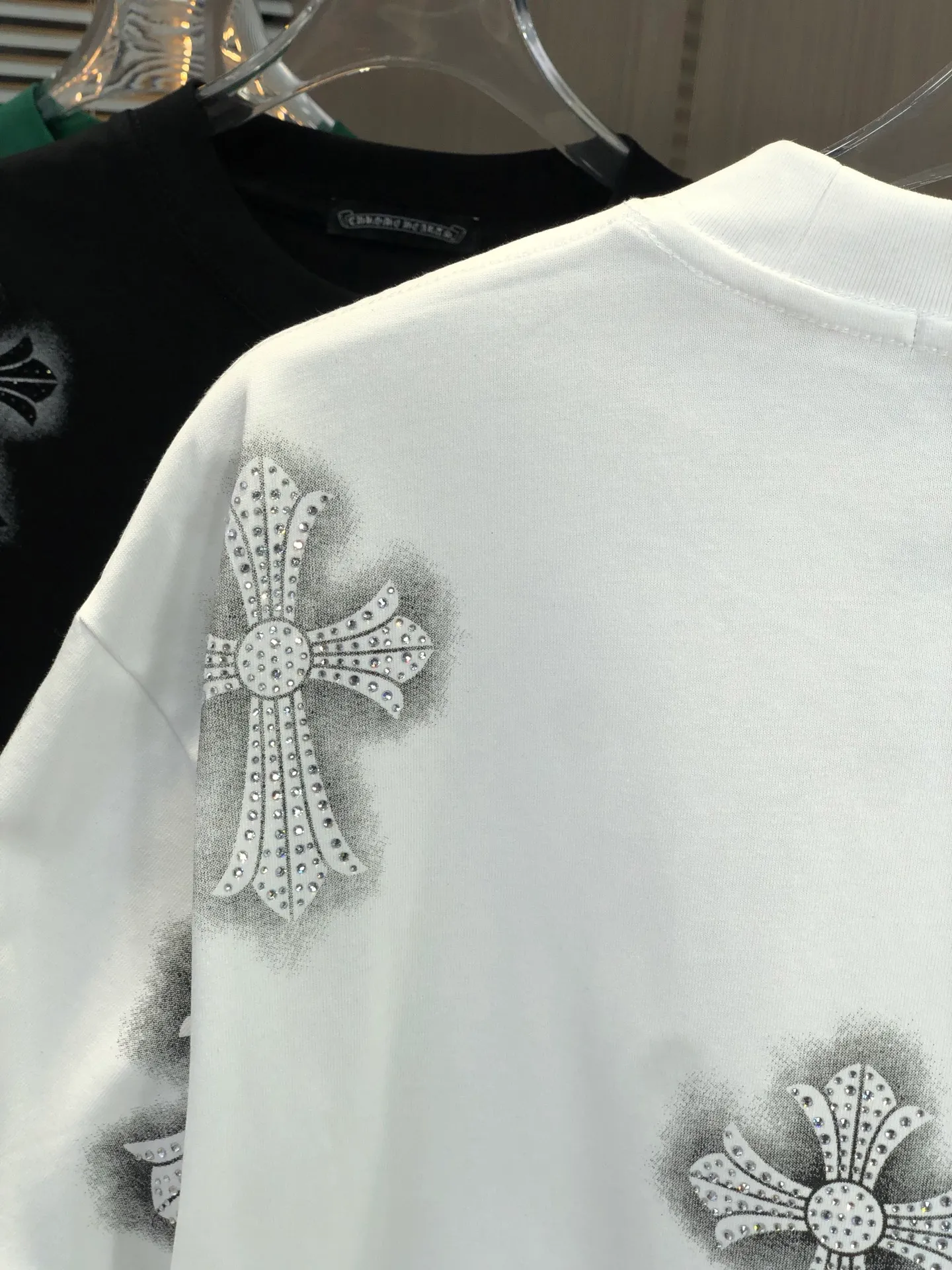 🅿️200 CH Croxin 2025 Spring and Summer New Style Round Neck Short Sleeves Dot Printing ➕ Scattered Diamond Craftsmanship Full of Details Made of High Weight 320g Double Yarn Combed Cotton Fabric Slightly Loose Fit Fabric Feels Soft and Thick Uniform Style for Men and Women Color: Black White Green Code Number: SMLXLXXL